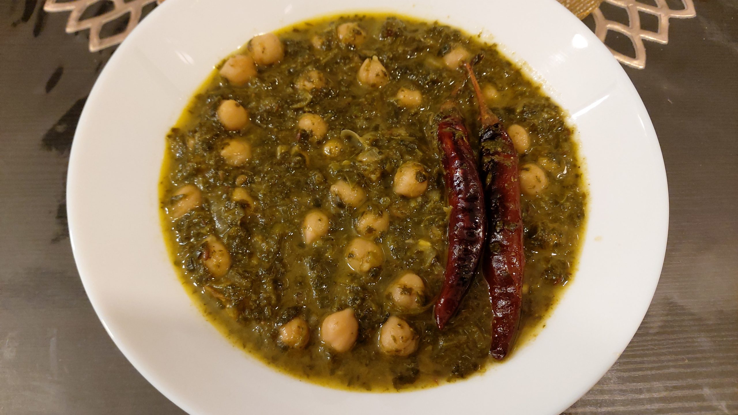 Palak Cholay (Spinach and Chickpeas Curry)