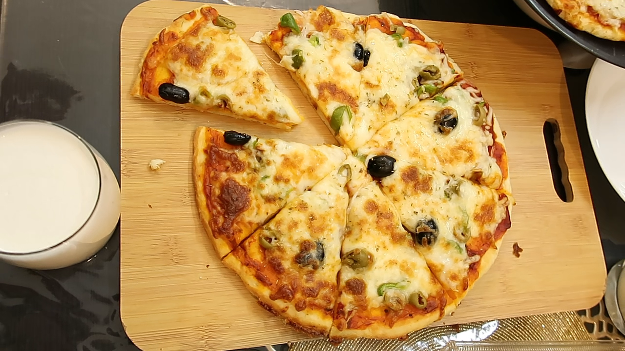 Jhatpat Tawa Pizza (Quickie Pizza on Skillet)