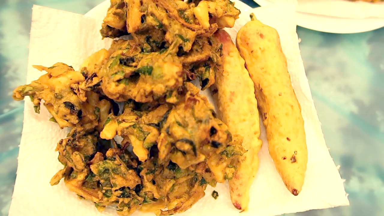 Kararay Palak Pakoray Recipe