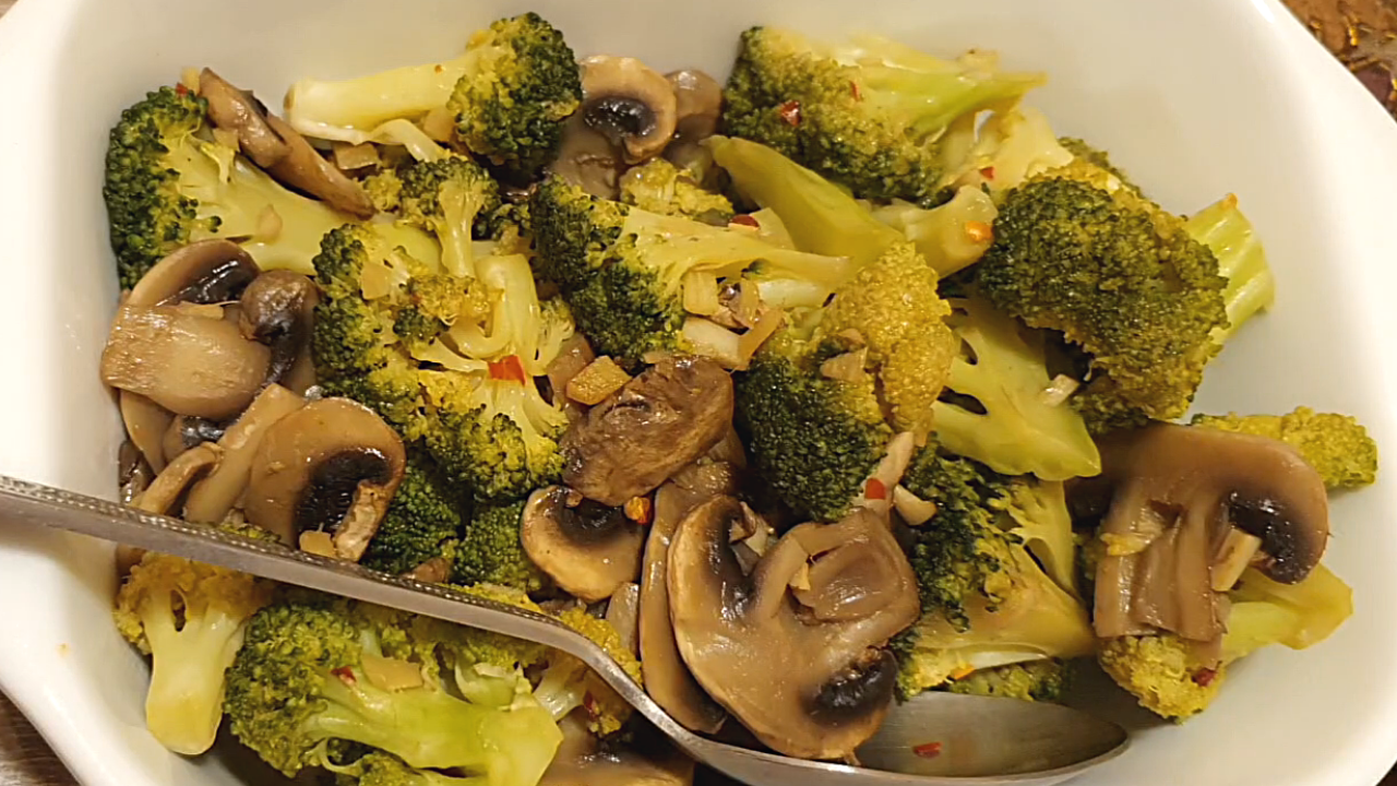 Broccoli & Mushroom Stir-Fry