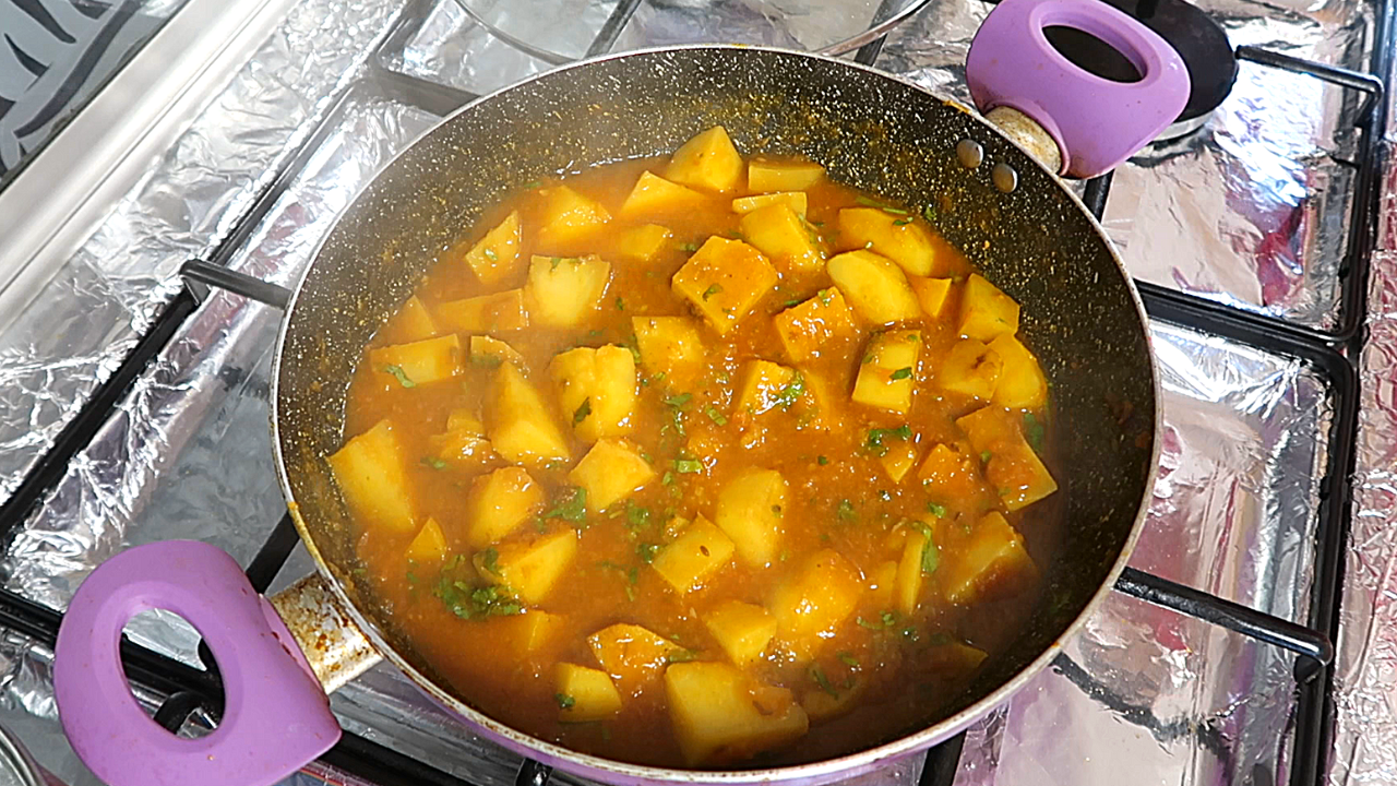 Aloo ki sabzi (Potato Curry)