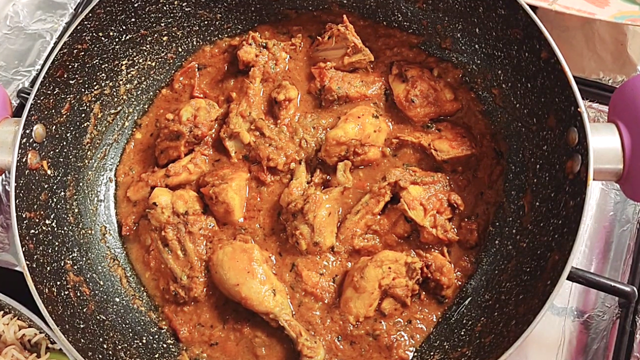 Chicken Curry (shadioun wala taste)