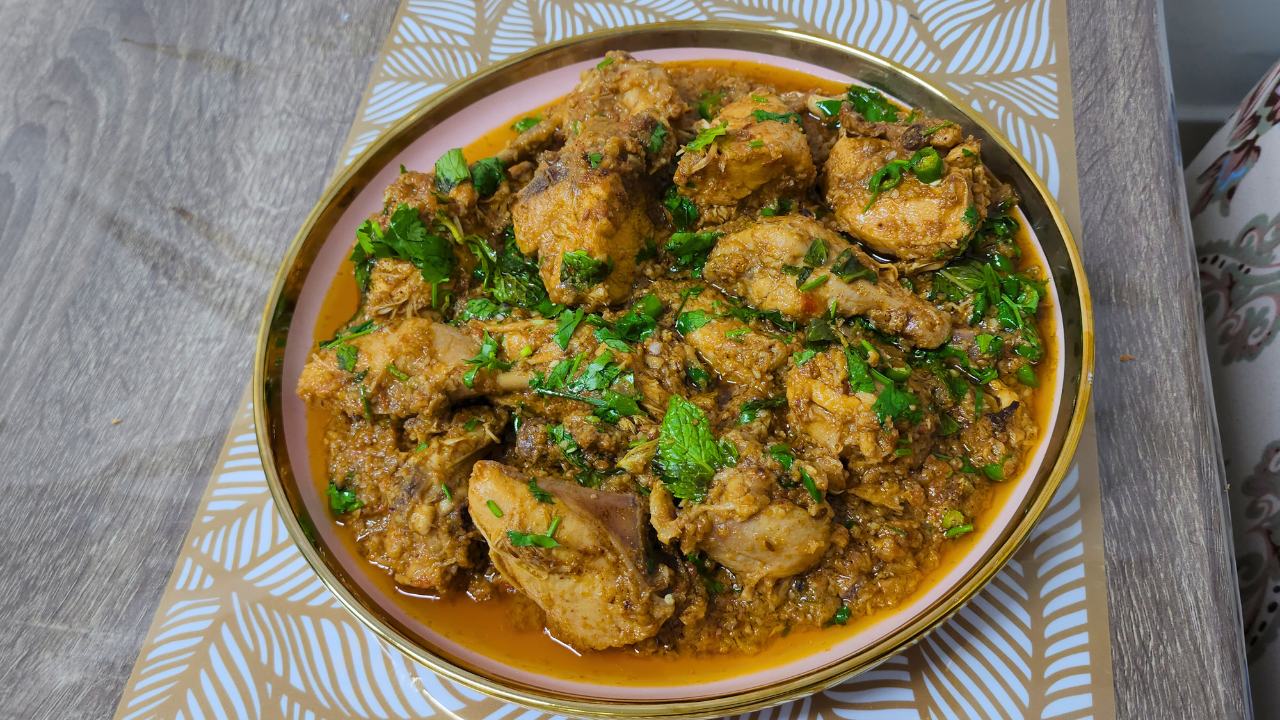 Murree Mall Road ki Dahi ilaichi wali Chatpati Chicken Karahi